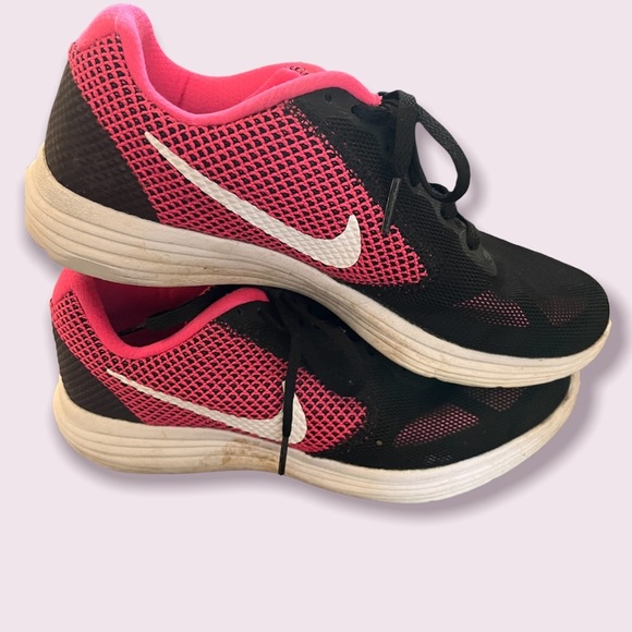 Nike revolution 3 Women athletic tennis  shoes sneakers Sz 7.5, 7 1/2 - Picture 3 of 9
